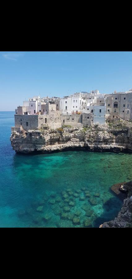 Polignano A Mare: Sulla Piazza Di Domenico Modugno Villa Esterno foto